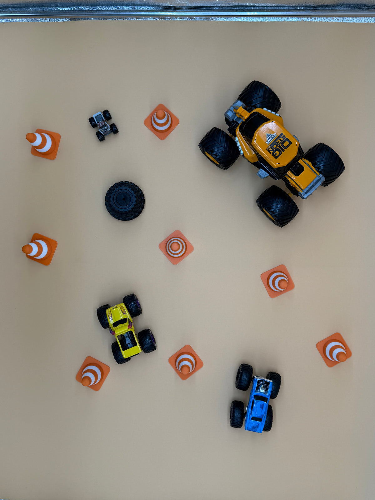 Set of 3D-Printed Tire Fidget Spinners & Traffic Cones (5 cones, 3 tires)