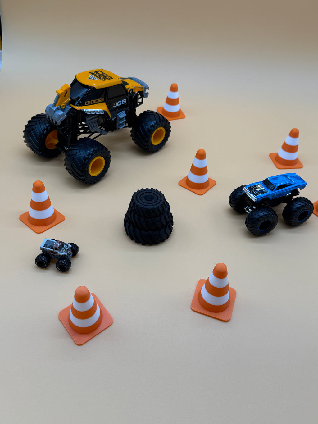 Set of 3D-Printed Tire Fidget Spinners & Traffic Cones (5 cones, 3 tires)
