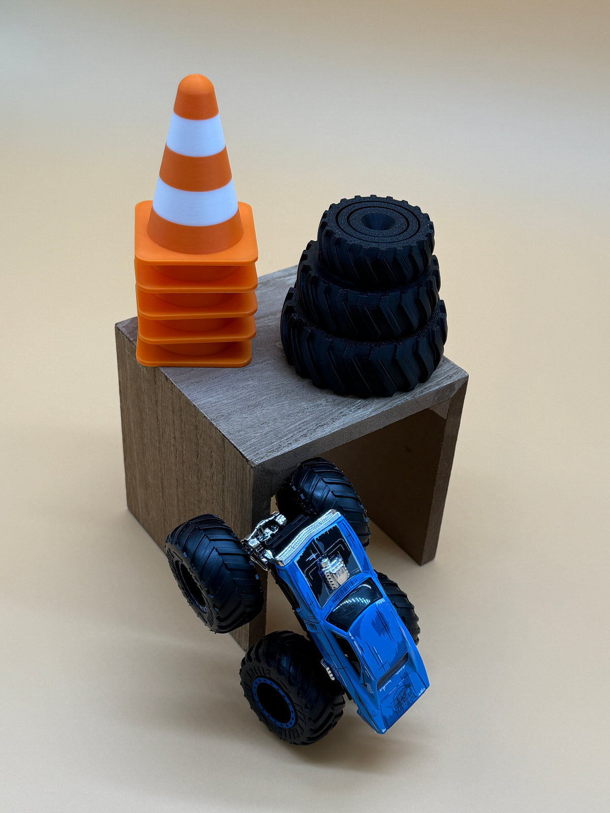 Set of 3D-Printed Tire Fidget Spinners & Traffic Cones (5 cones, 3 tires)